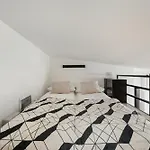Charming In The Center Of By Renters Lodz