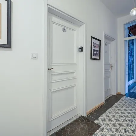 Charming In The Center Of By Renters Apartment Lodz (Lodz)