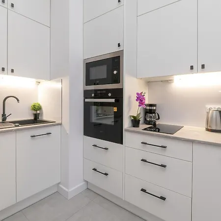 Charming In The Center Of By Renters *