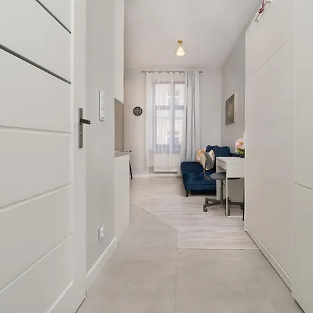 Charming In The Center Of By Renters Apartment
