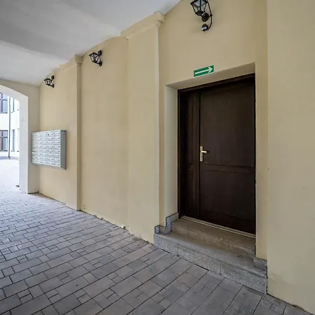 Charming In The Center Of By Renters