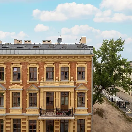 Charming In The Center Of By Renters Apartman *