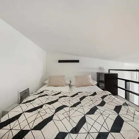 Charming In The Center Of By Renters Łódź