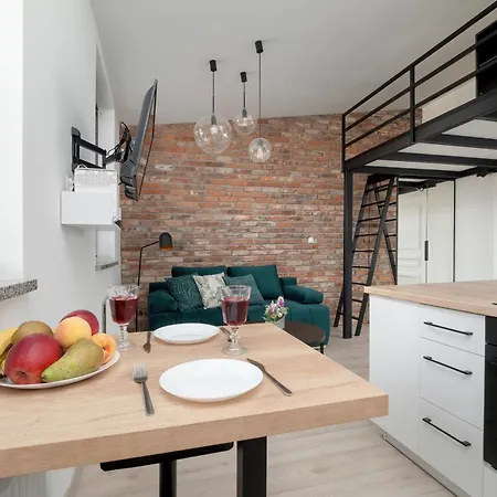 Charming In The Center Of By Renters Apartment *