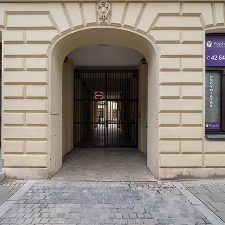 Charming In The Center Of By Renters Lodz (Lodz)