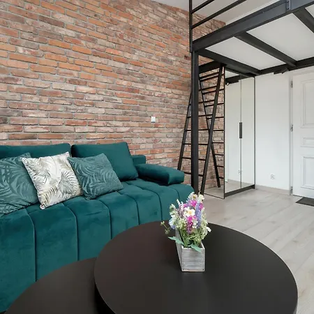 Charming In The Center Of By Renters