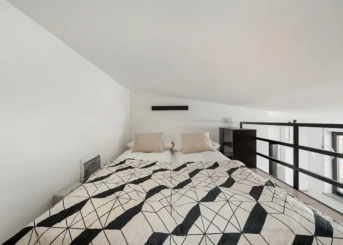 Charming In The Center Of By Renters Łódź